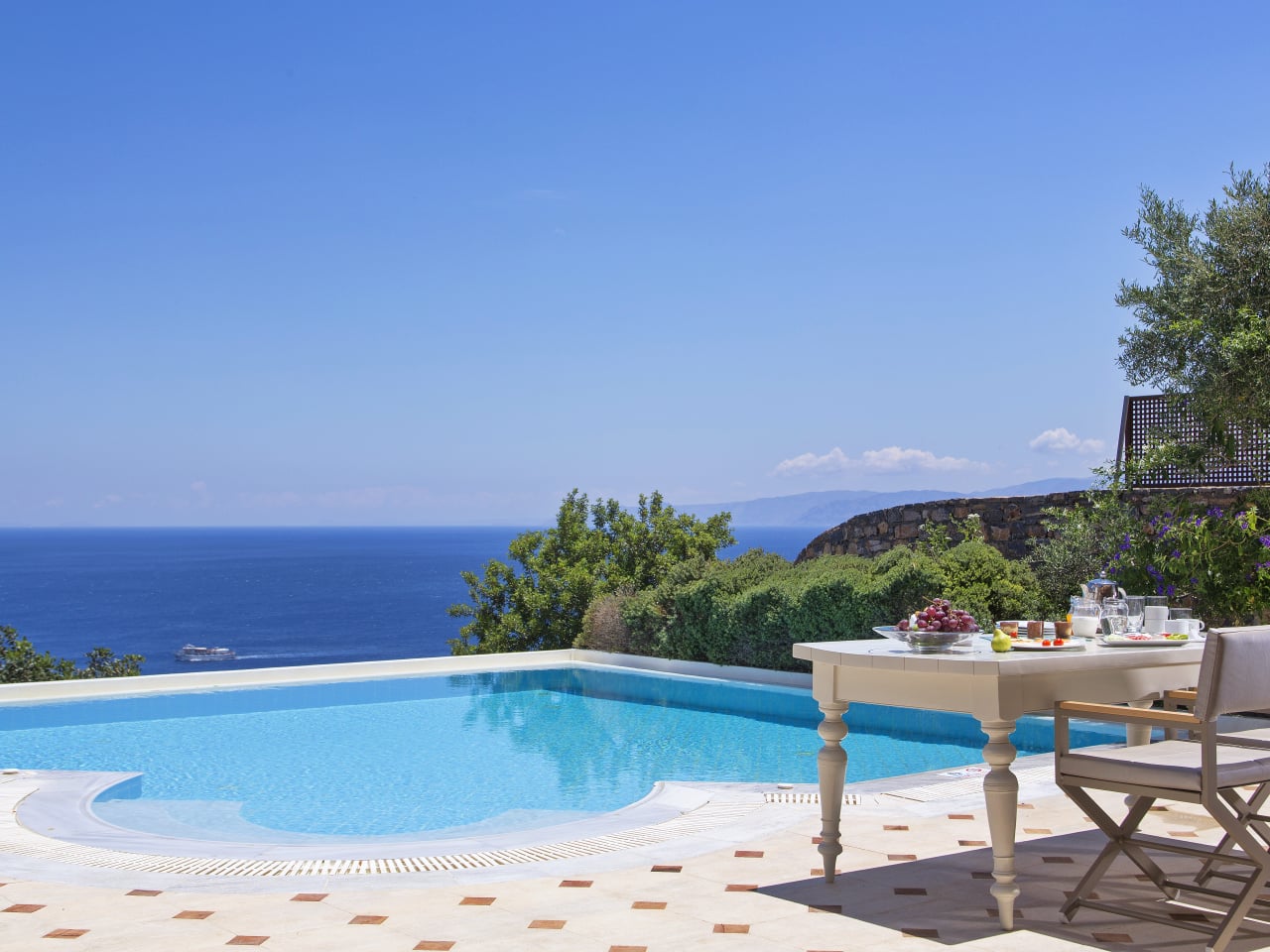 Greetings & Offers From Elounda Gulf Villas & Suites 